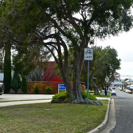 Inverloch Central Motor Inn Buitenkant foto