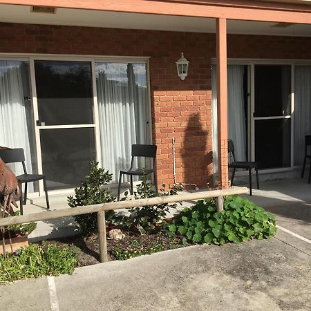 Inverloch Central Motor Inn Buitenkant foto