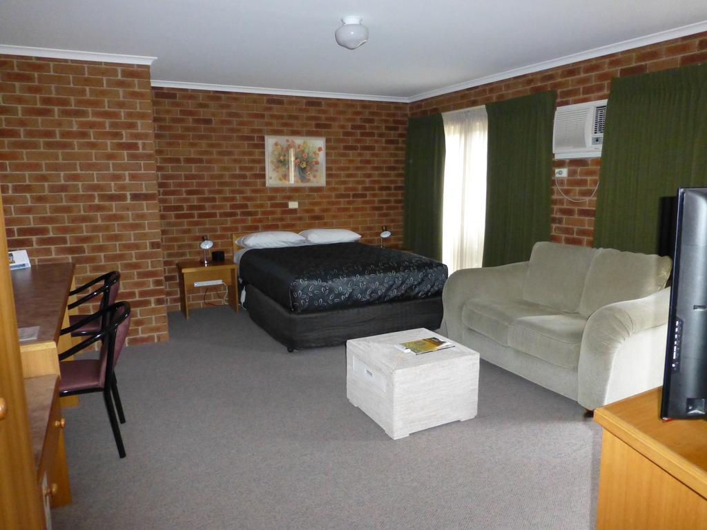 Inverloch Central Motor Inn Buitenkant foto