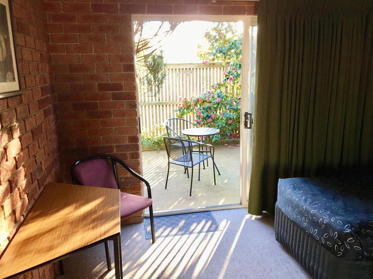 Inverloch Central Motor Inn Buitenkant foto